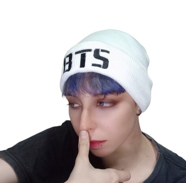 GORRO DE LANA Kpop BTS Blanco